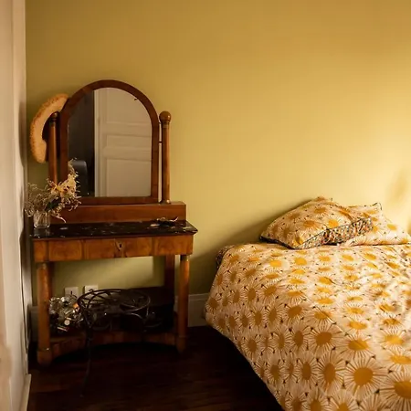 Luxurious And Designed In Montmartre Apartament Paryż