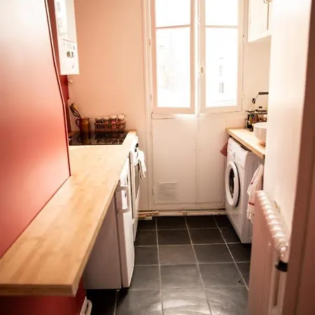 Luxurious And Designed In Montmartre Paryż