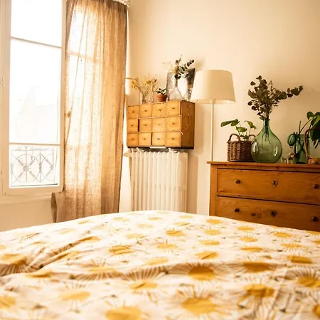 Luxurious And Designed In Montmartre