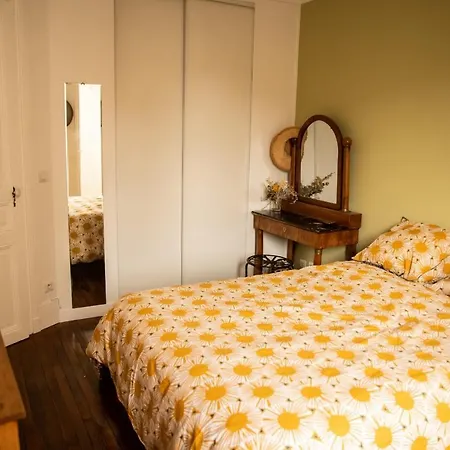 Luxurious And Designed In Montmartre